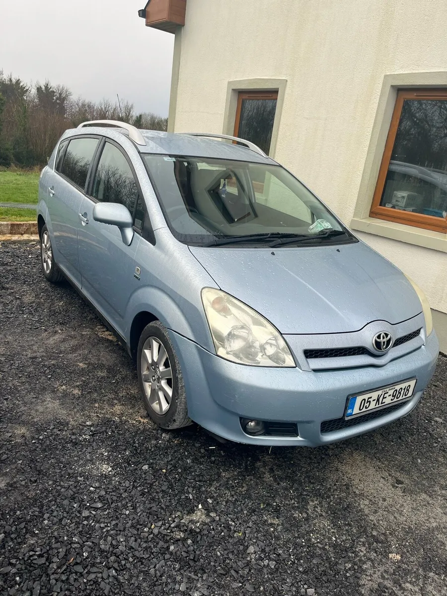Toyota Corolla Verso 7 seats - Image 1