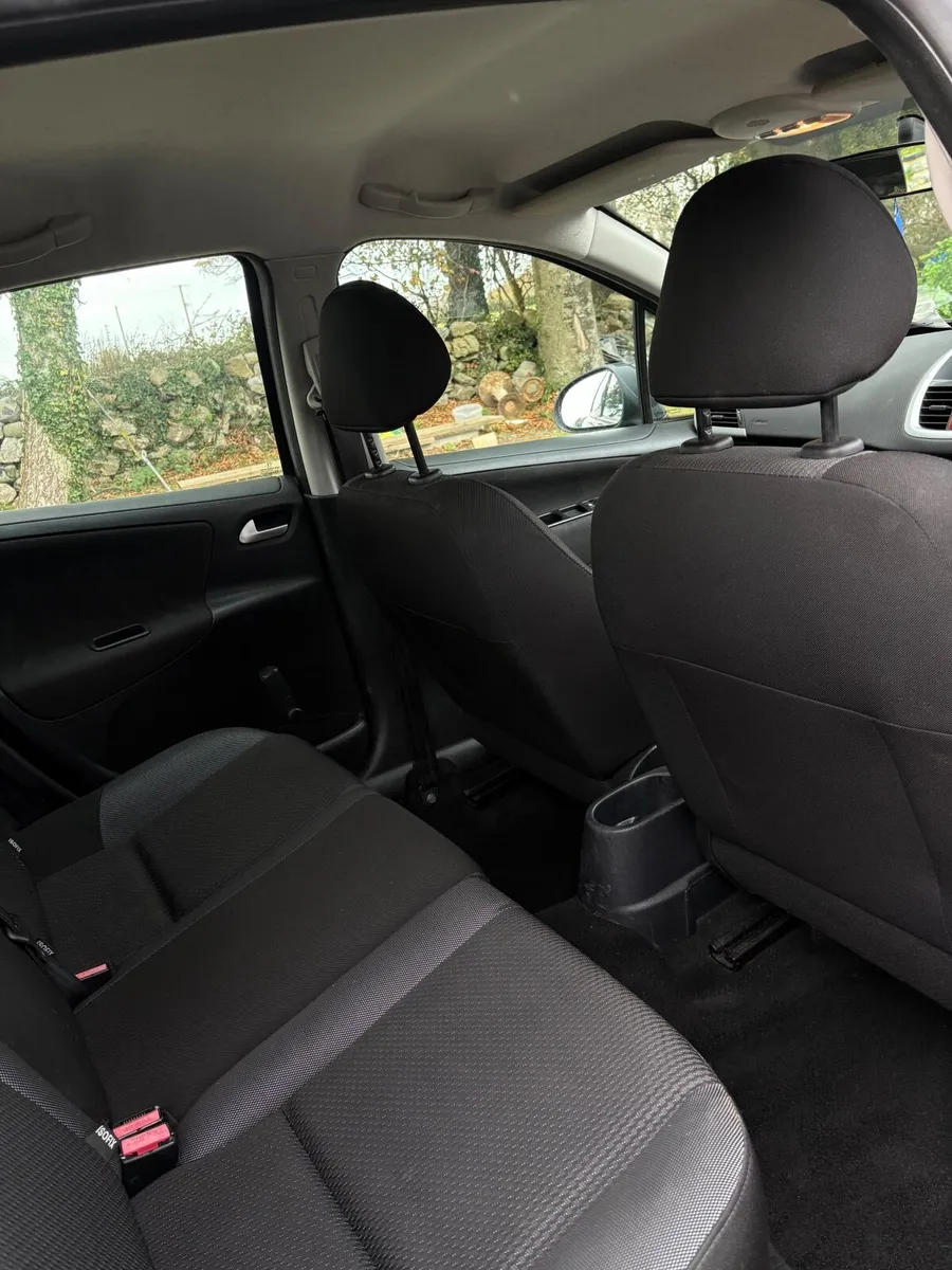 Peugeot 207 2012 - Image 2