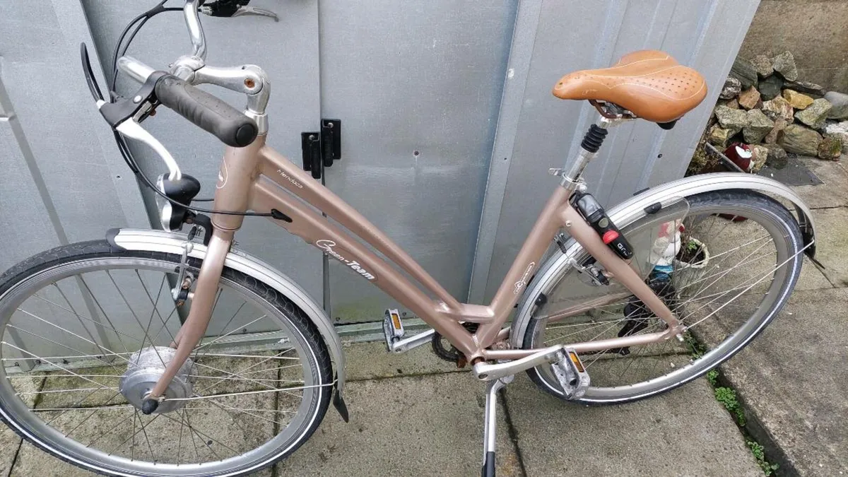 Green Team Ladies Step Through City Bike - Image 2