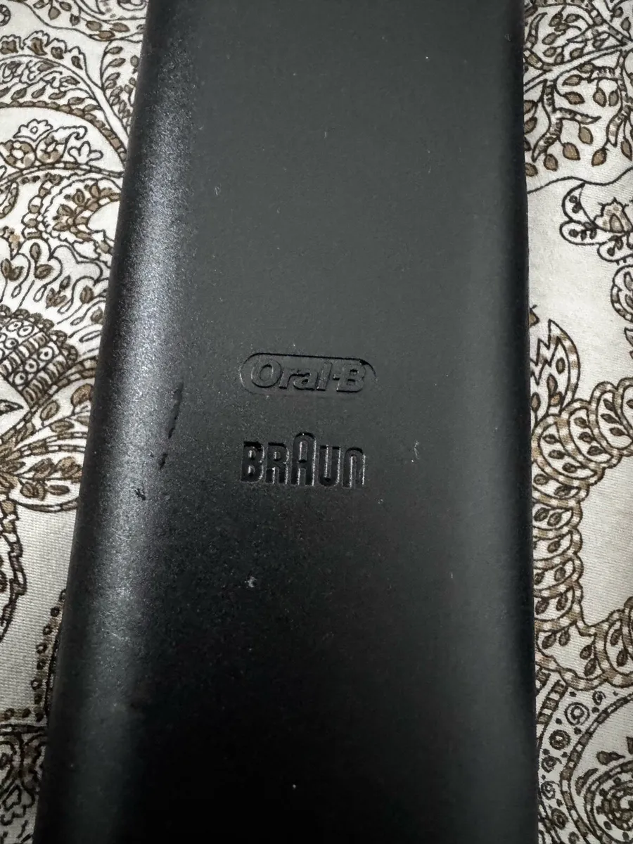 Oral B toothbrush - Image 2