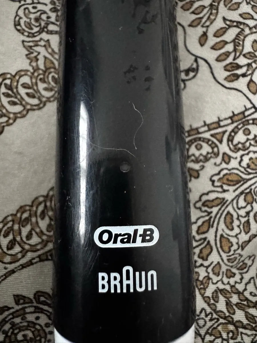 Oral B toothbrush - Image 3