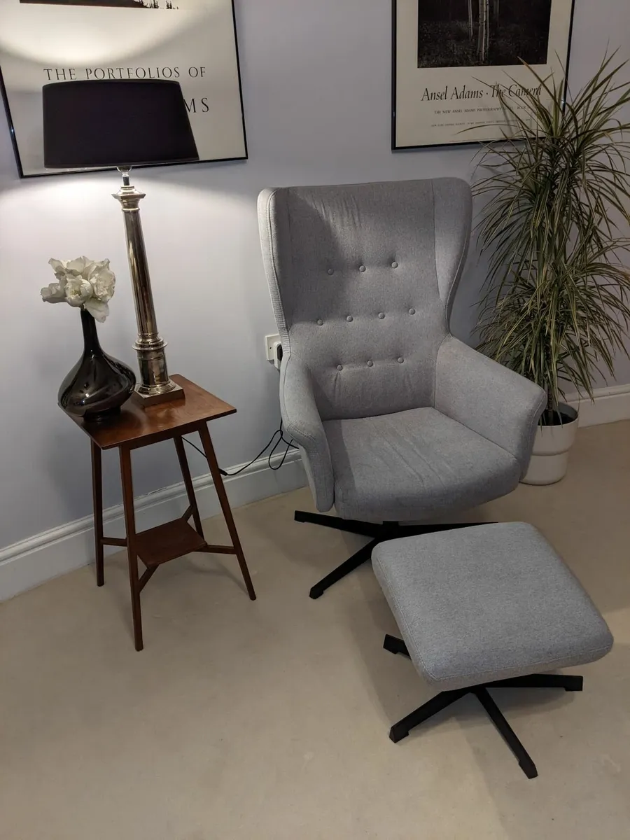 Swivel TV chair with Stool - Image 2