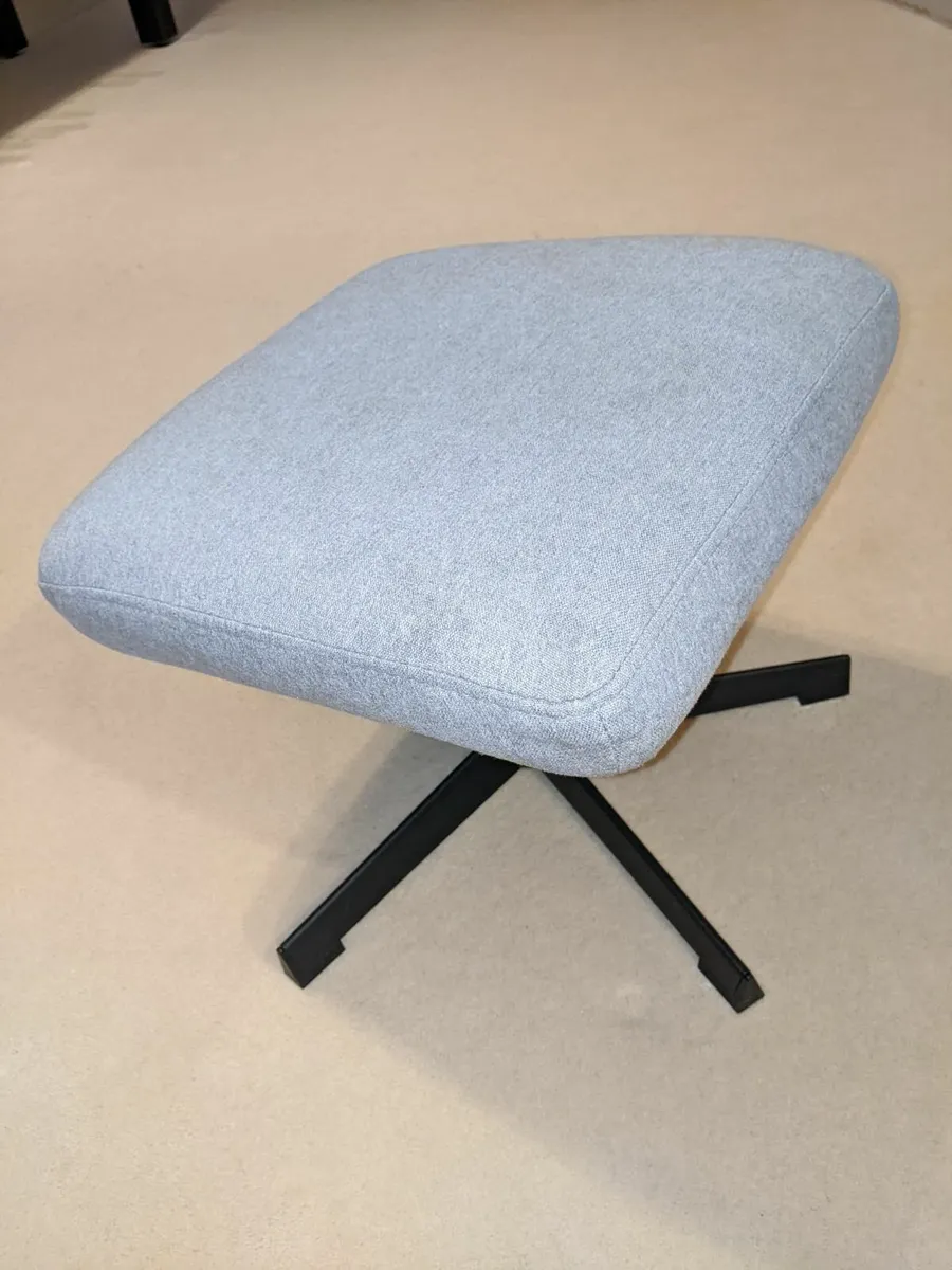 Swivel TV chair with Stool - Image 3