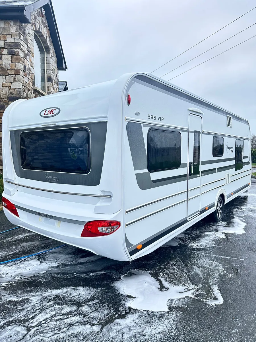 ✨STUNNING LMC 595 VIP 4 BERTH ISLAND BED ✨ - Image 2