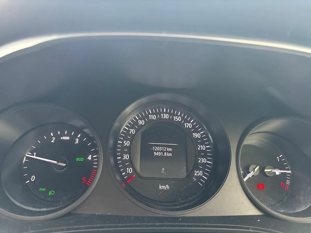 Renault Megane 2018 - Image 2