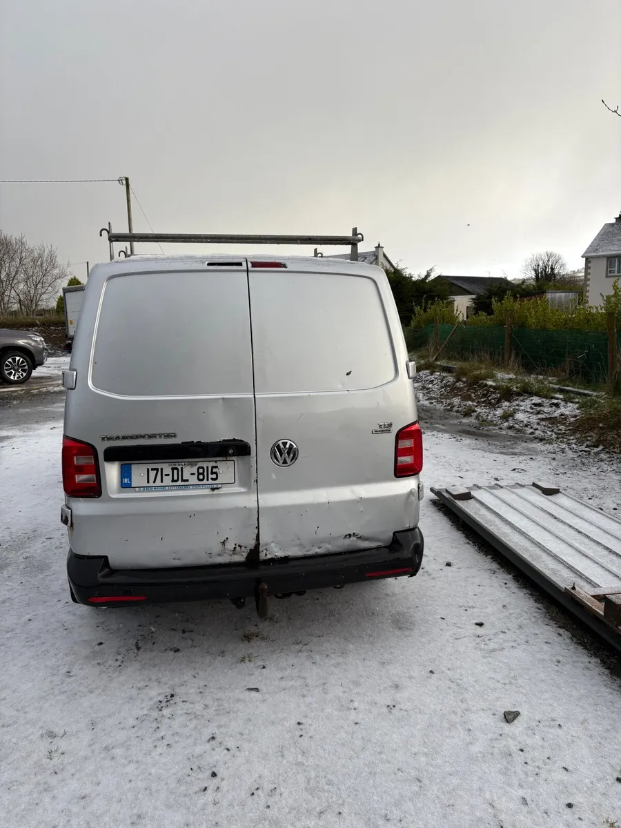 Volkswagen Transporter 2017 - Image 2
