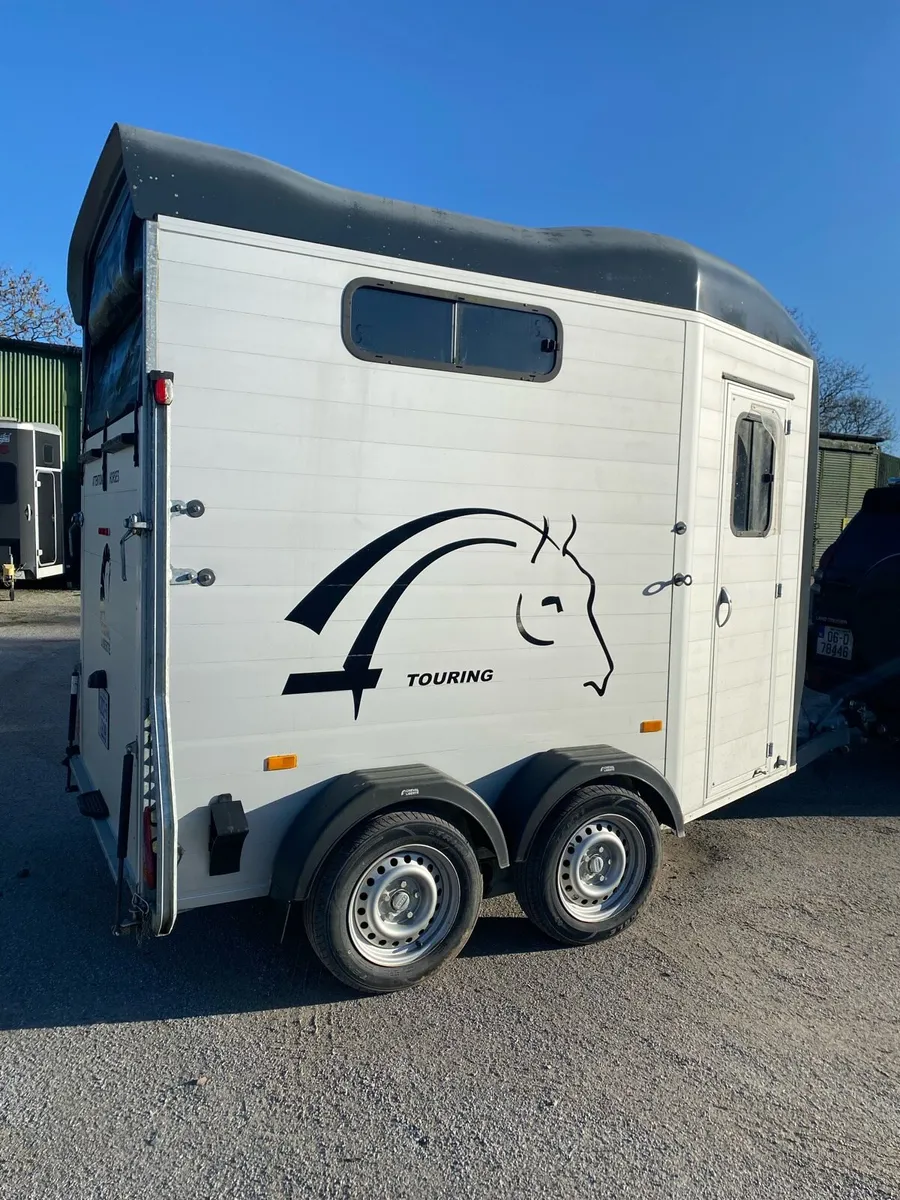 Horse Box - Image 1
