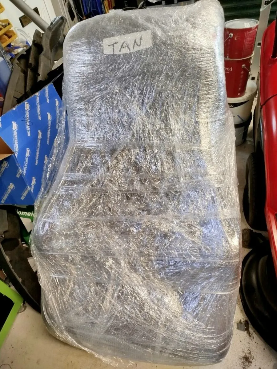 High back orthopaedic chair - Image 4