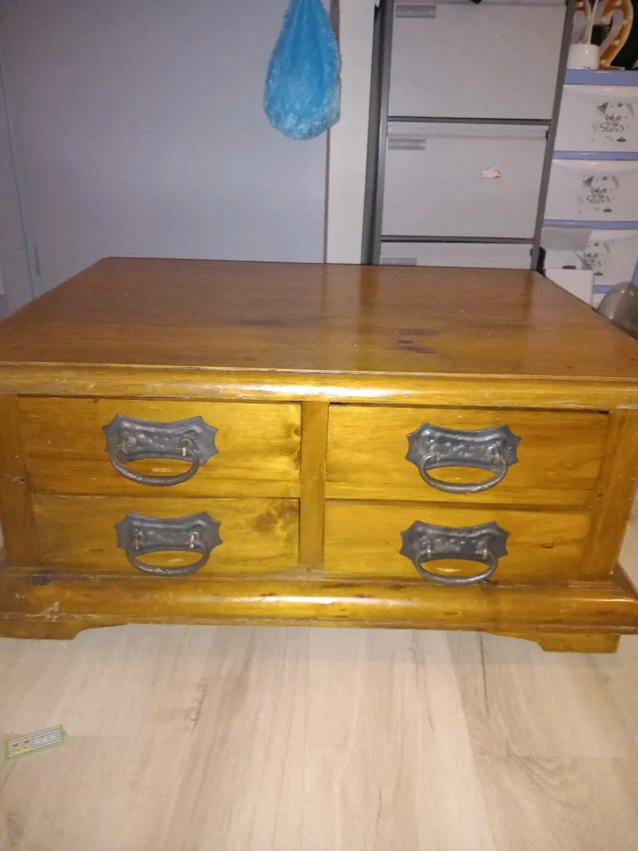 Solid wood coffee table - Image 1