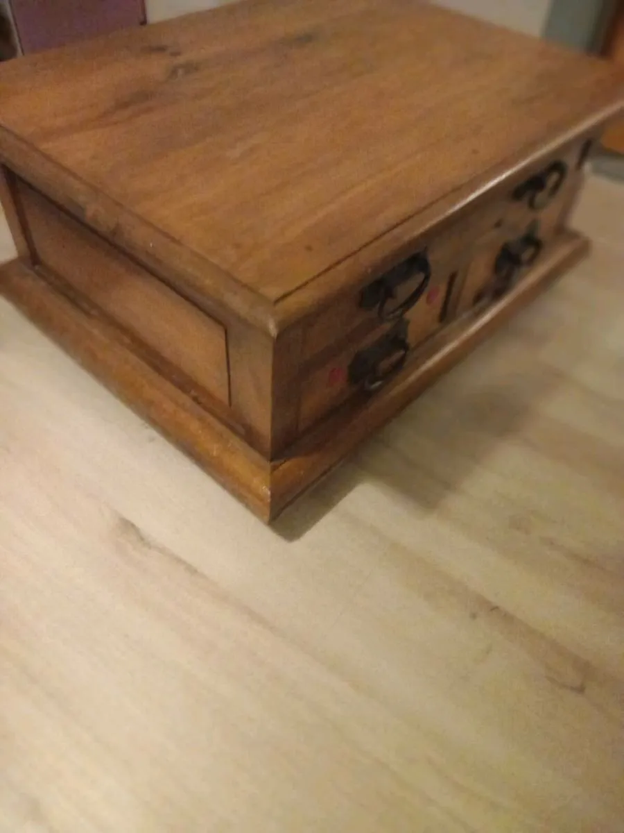 Solid wood coffee table - Image 2