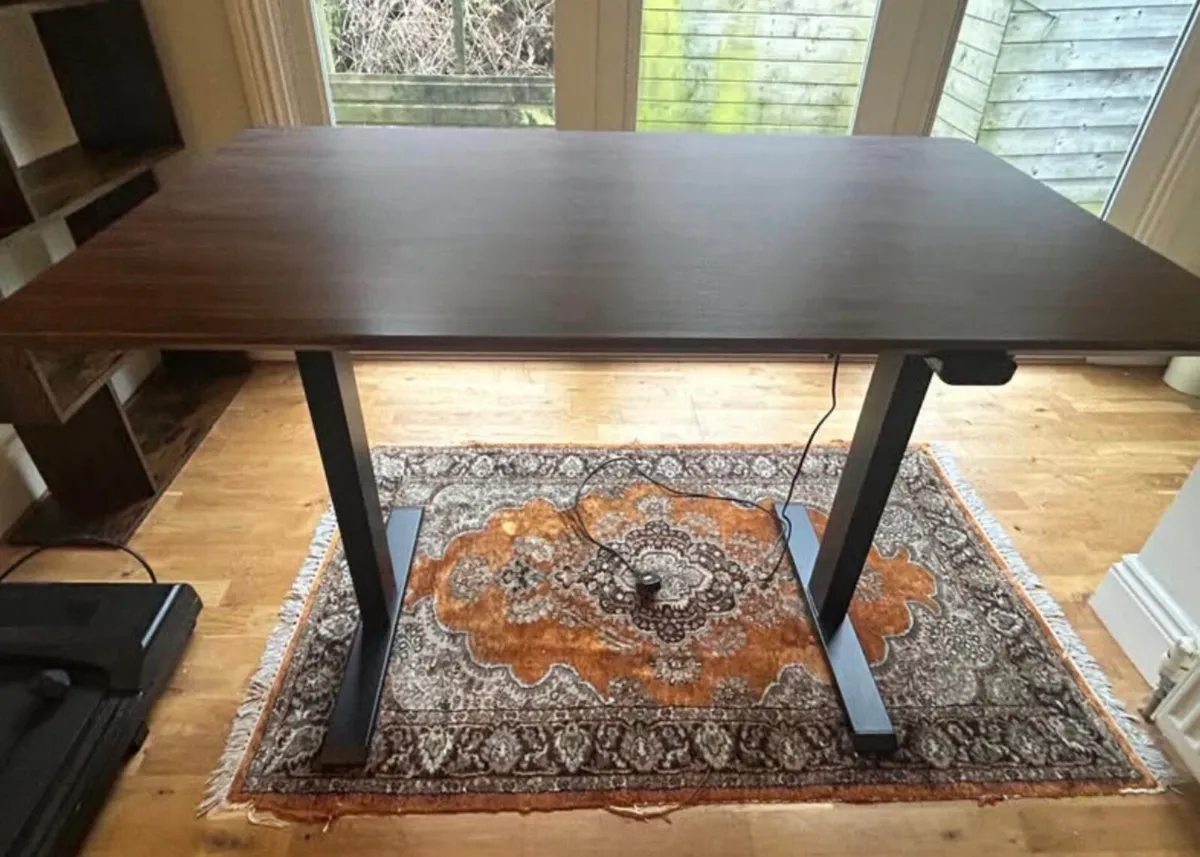 Modern ergonomic desk with adjustable height - Image 3