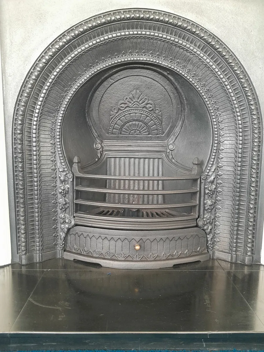 Fire place and surround - Image 2