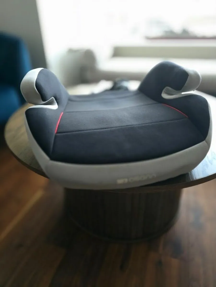 Osann Isofix booster seat - Image 1
