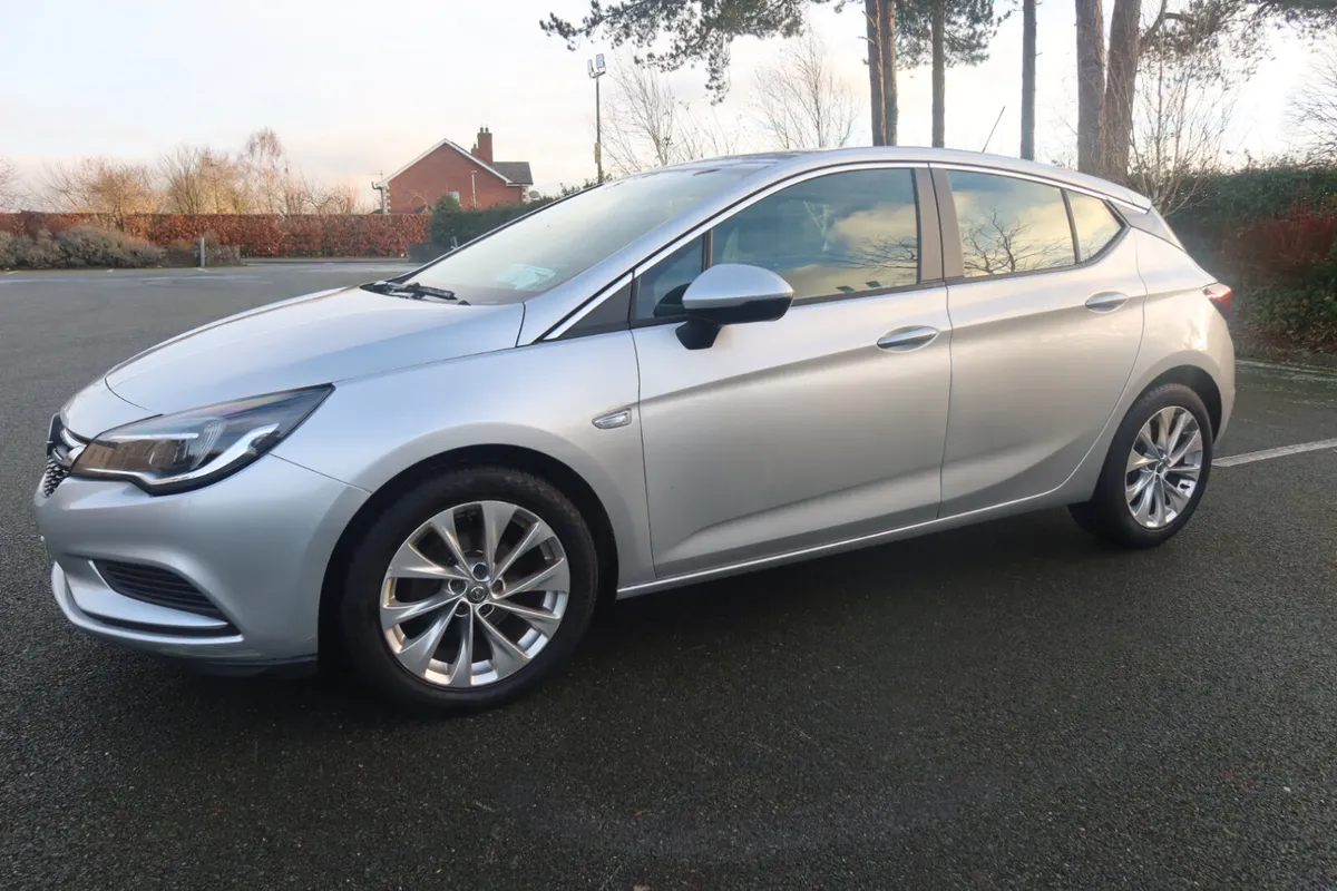 Opel Astra 2017 Diesel - Image 1