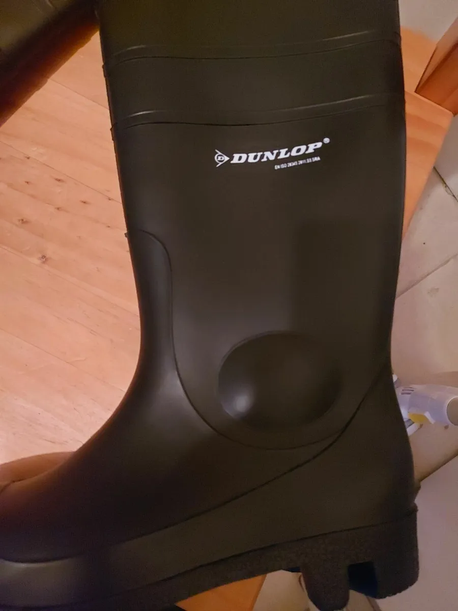 BRAND NEW  Dunlop Wellingtons,  Size 8 - Image 4