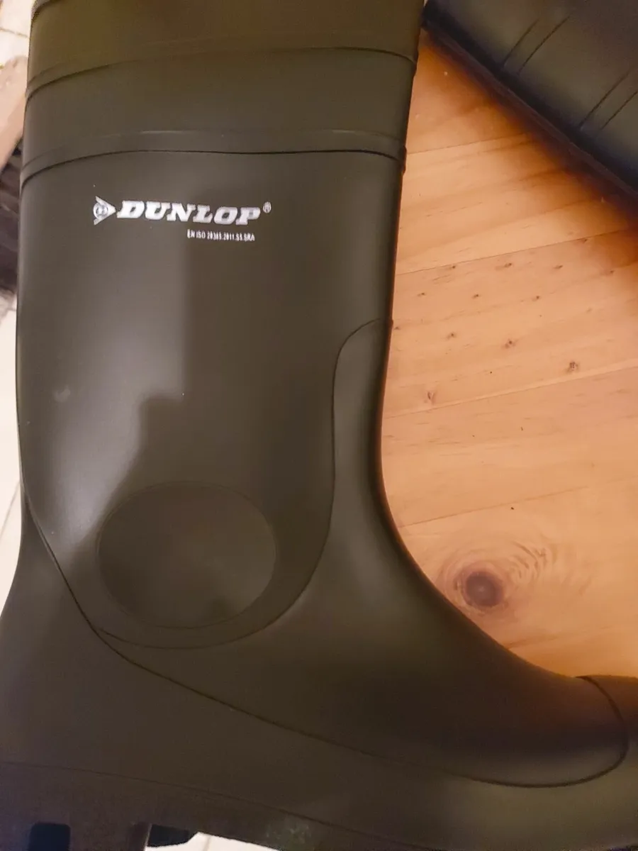 BRAND NEW  Dunlop Wellingtons,  Size 8 - Image 3