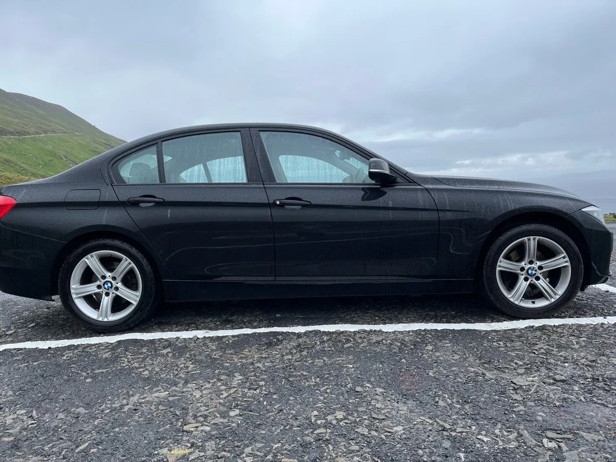 BMW 318d Saloon - Image 3