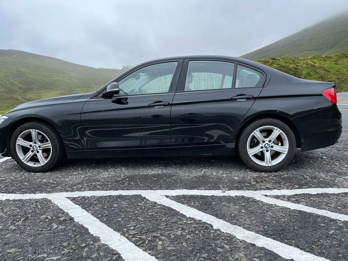 BMW 318d Saloon - Image 4