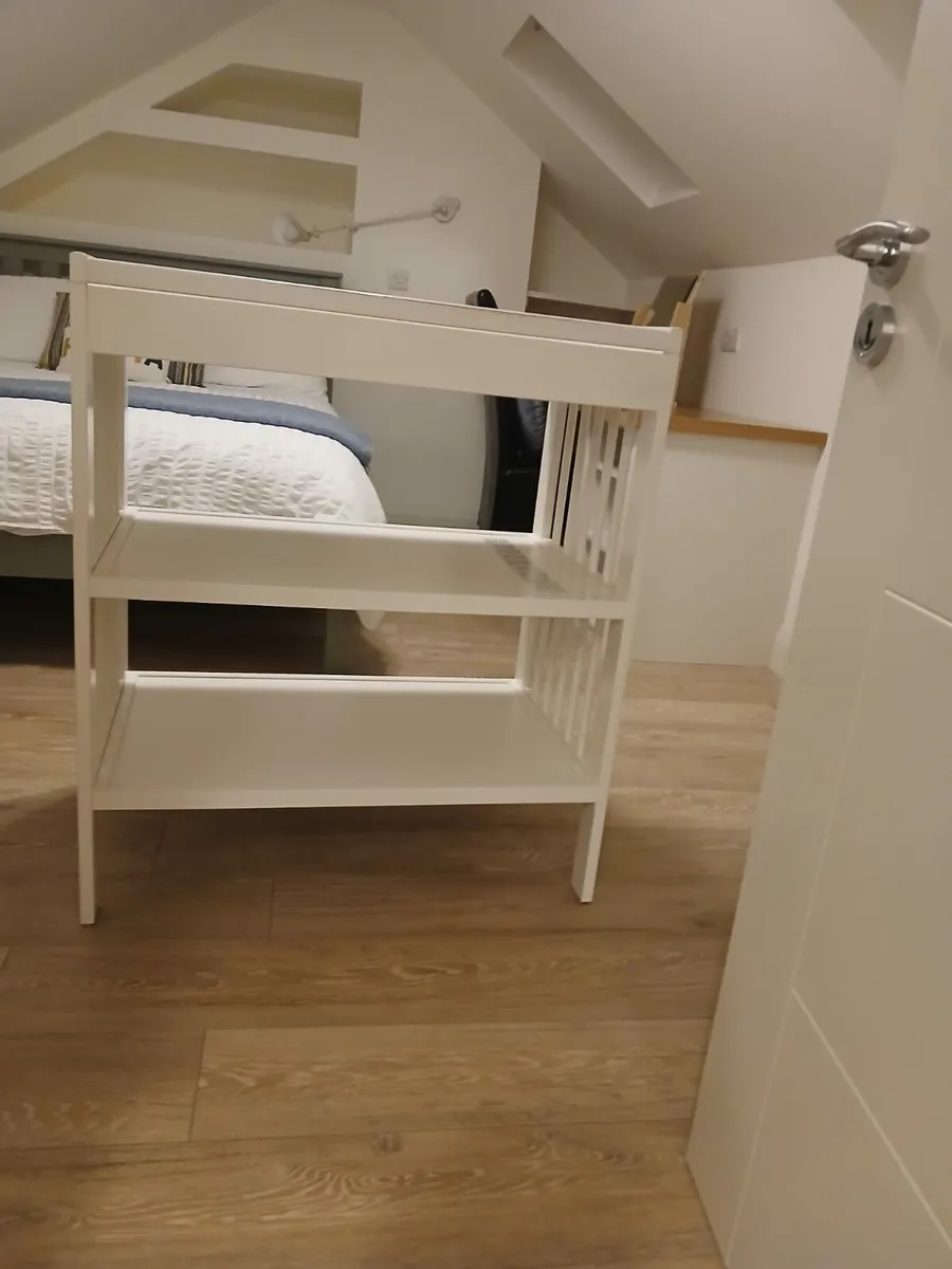 Changing table - Image 1