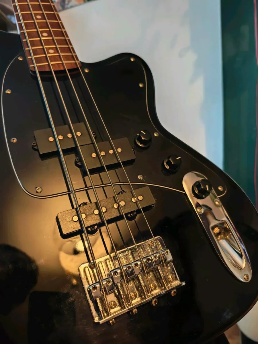Ibanez Bass Guitar + Fame Megatone - Image 3