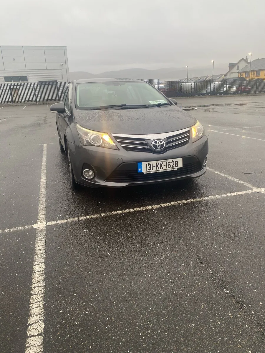 €3250 2013 Toyota Avensis - Image 1