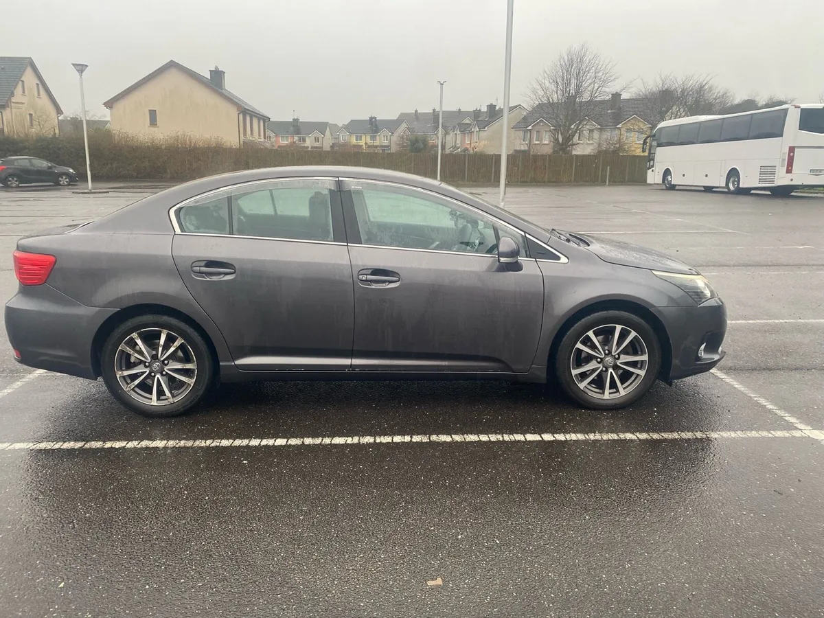 €3250 2013 Toyota Avensis - Image 2