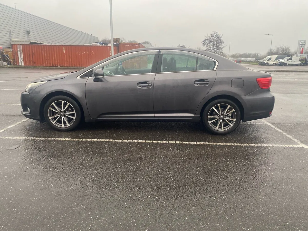 €3250 2013 Toyota Avensis - Image 4