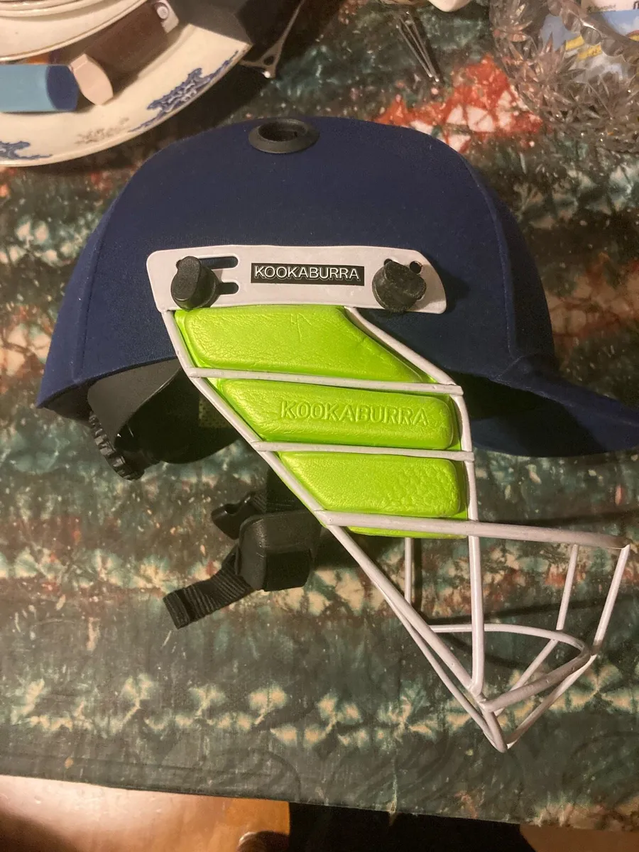 Cricket helmet free postage - Image 1