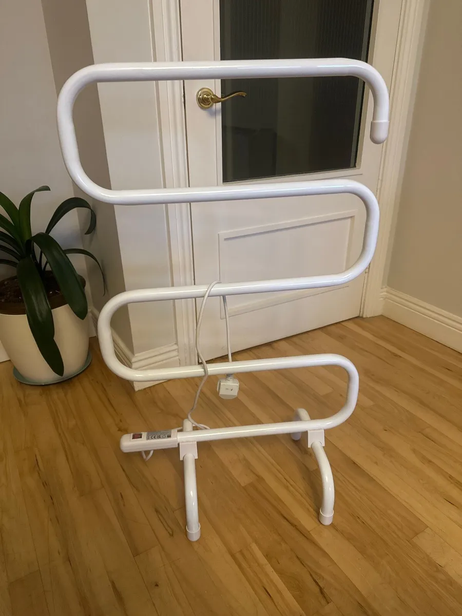 Electric towel rail heater