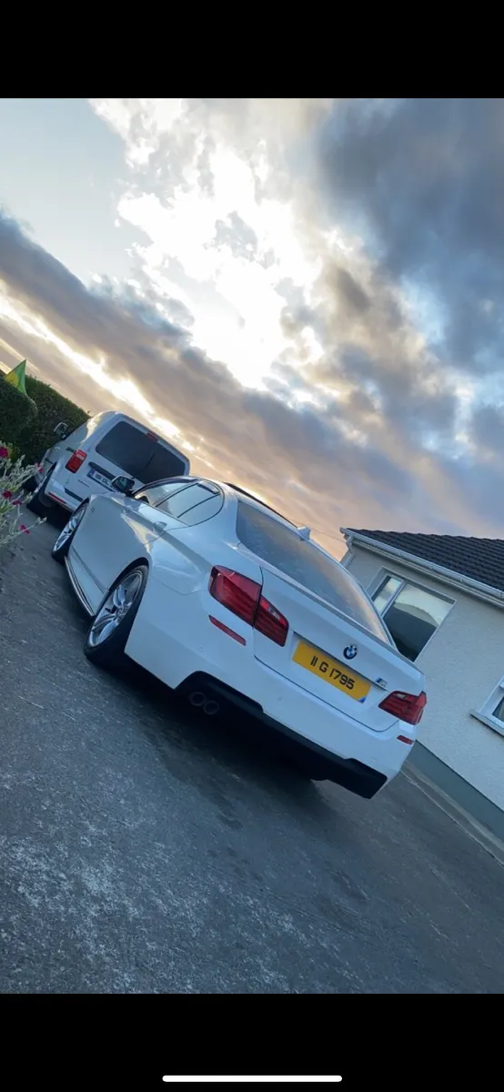 BMW 5-Series 2011 - Image 2