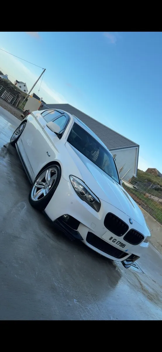 BMW 5-Series 2011 - Image 3