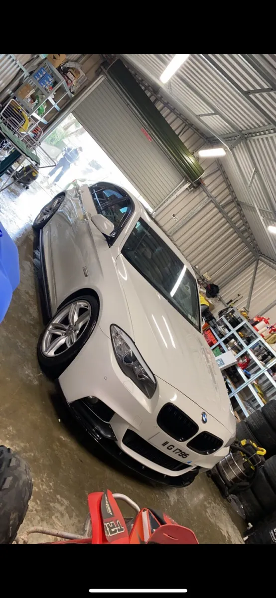 BMW 5-Series 2011 - Image 4