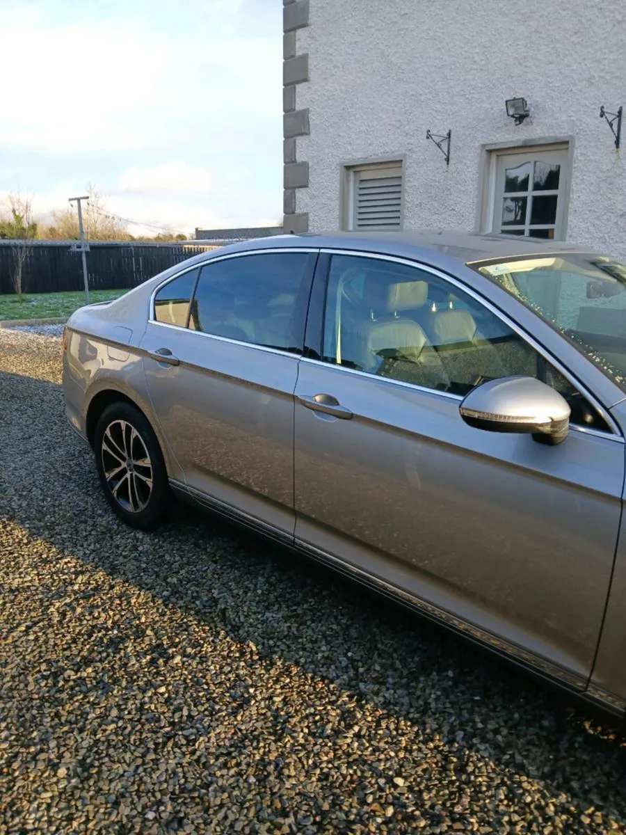 192 R Line Volkswagon Passat - Image 4