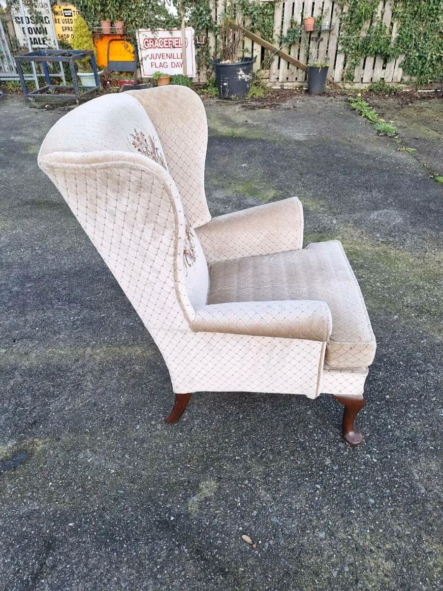 Beautiful Parker Knoll winged back armchair - Image 2