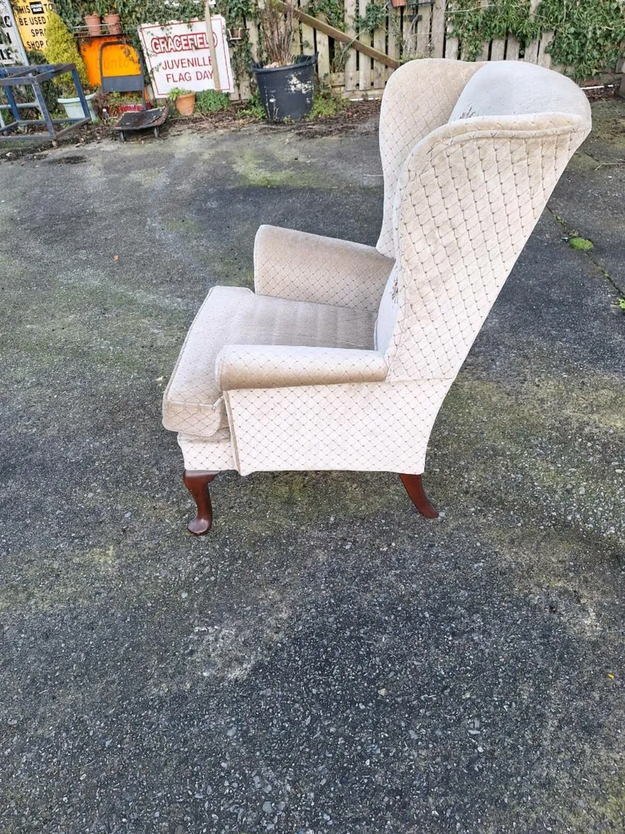Beautiful Parker Knoll winged back armchair - Image 3