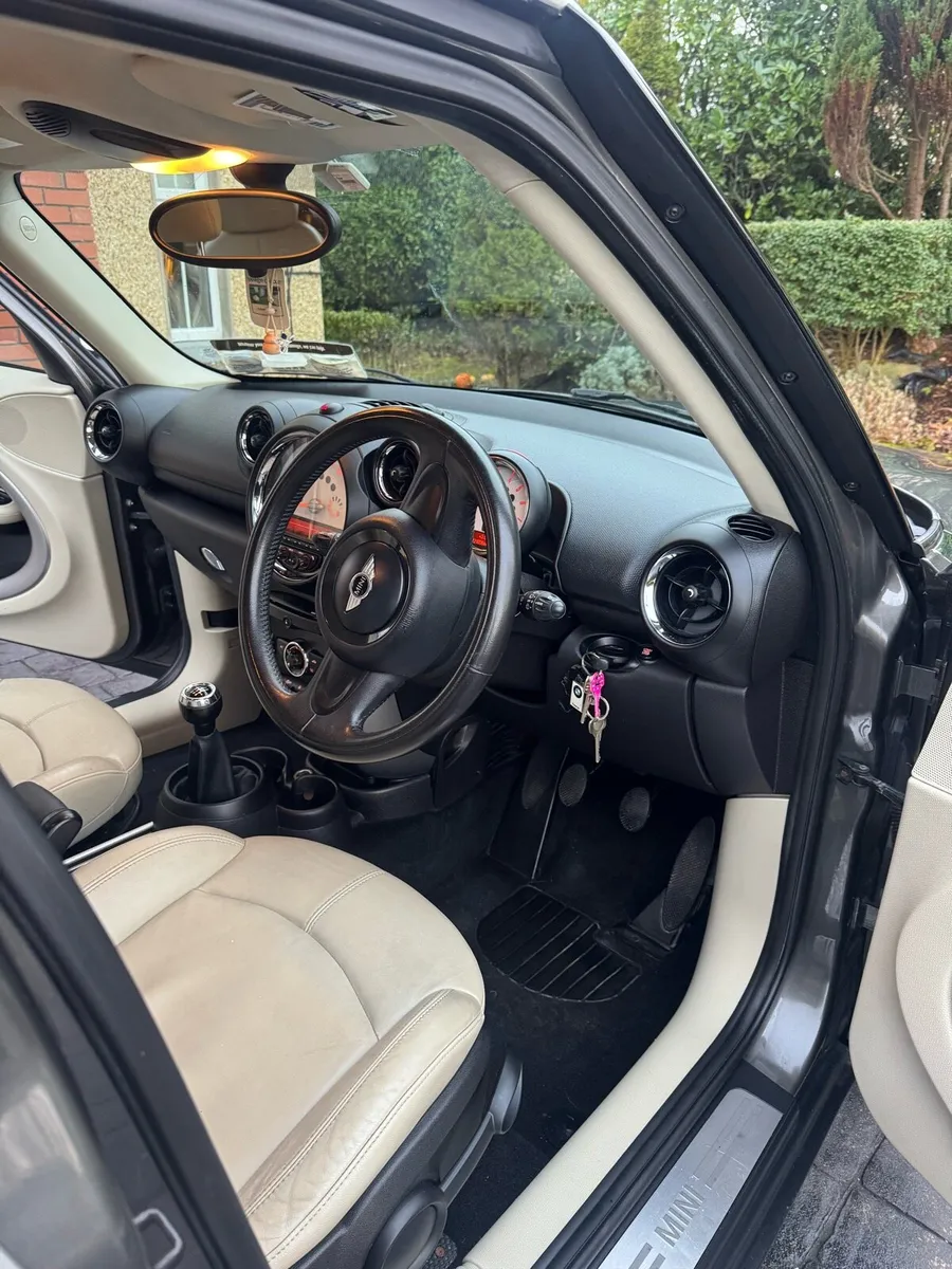 Mini Countryman - Image 2