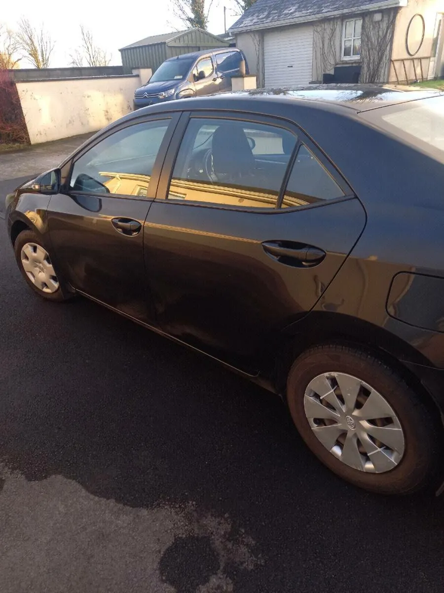 Toyota corolla - Image 2