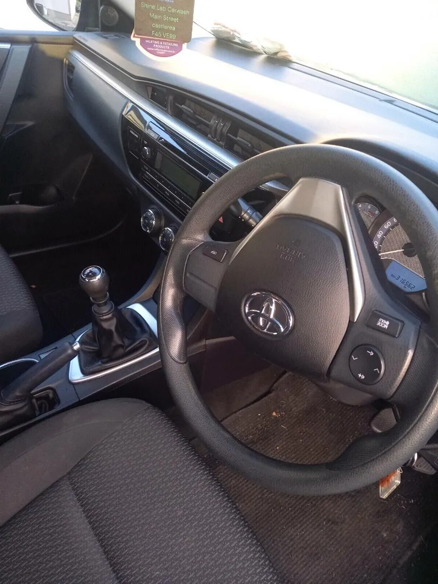 Toyota corolla - Image 4