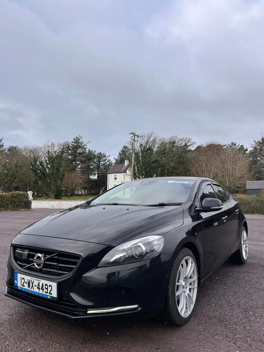 Volvo V40 2012 - Image 1