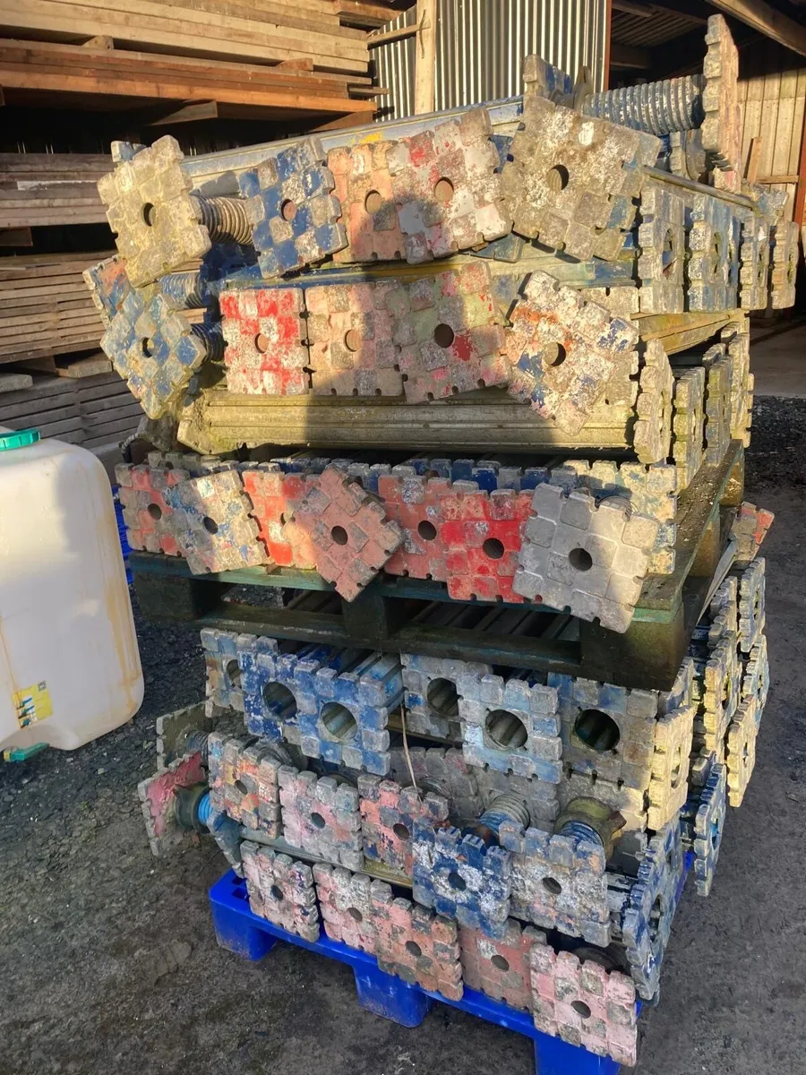 Acro Multi  Props & scaffolding Clips - Image 1