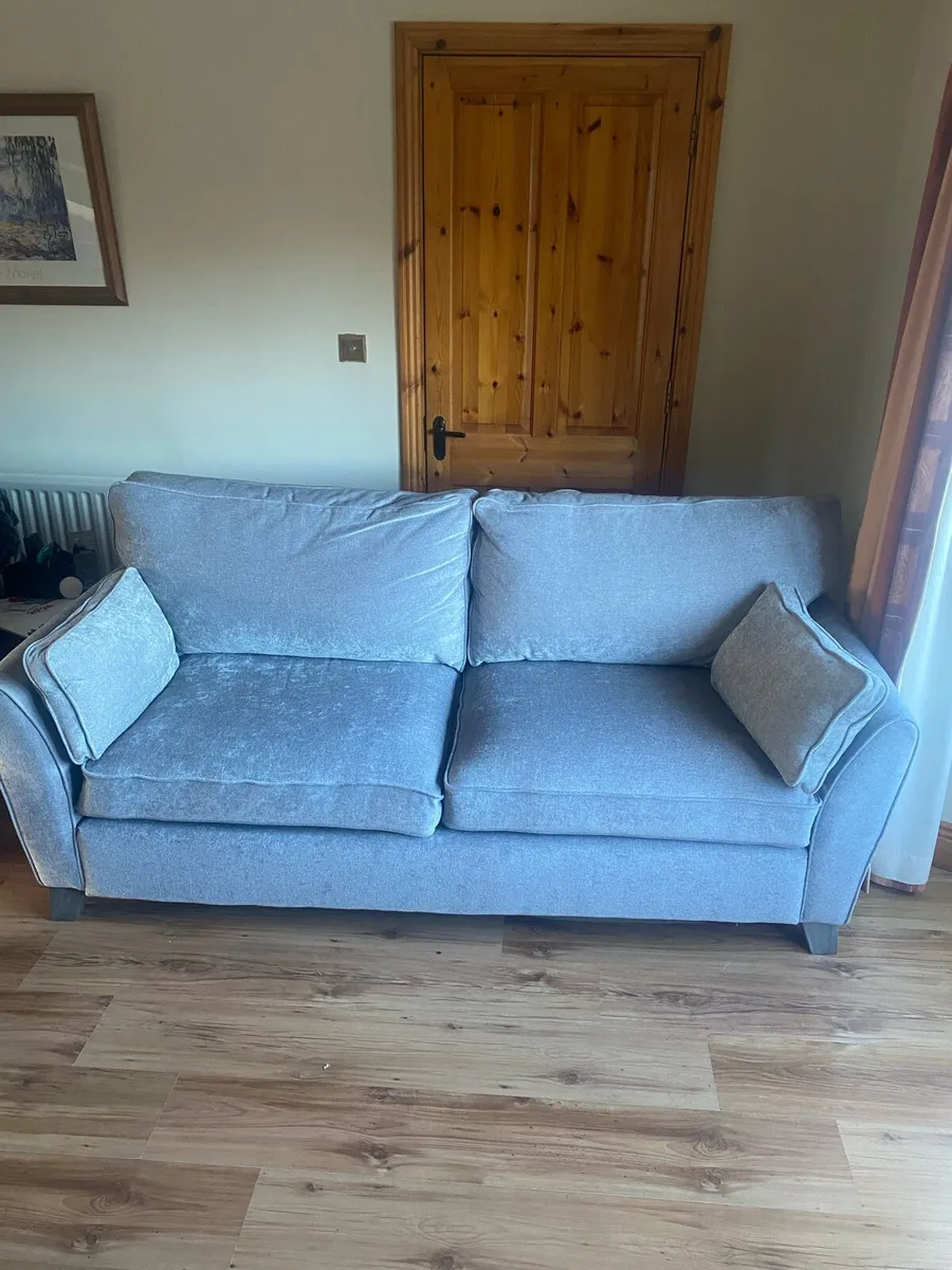 Sofa and 2 arm chairs - Image 1