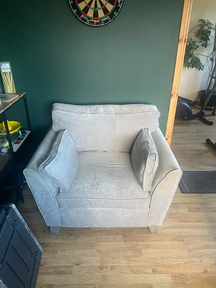 Sofa and 2 arm chairs - Image 2