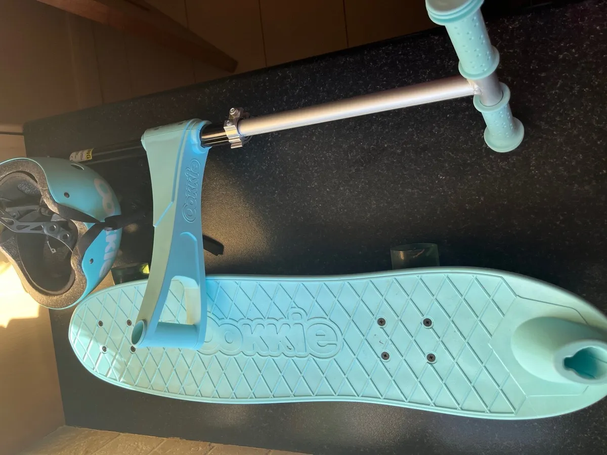 Ookkie The World's First Learner Skateboard - Image 3