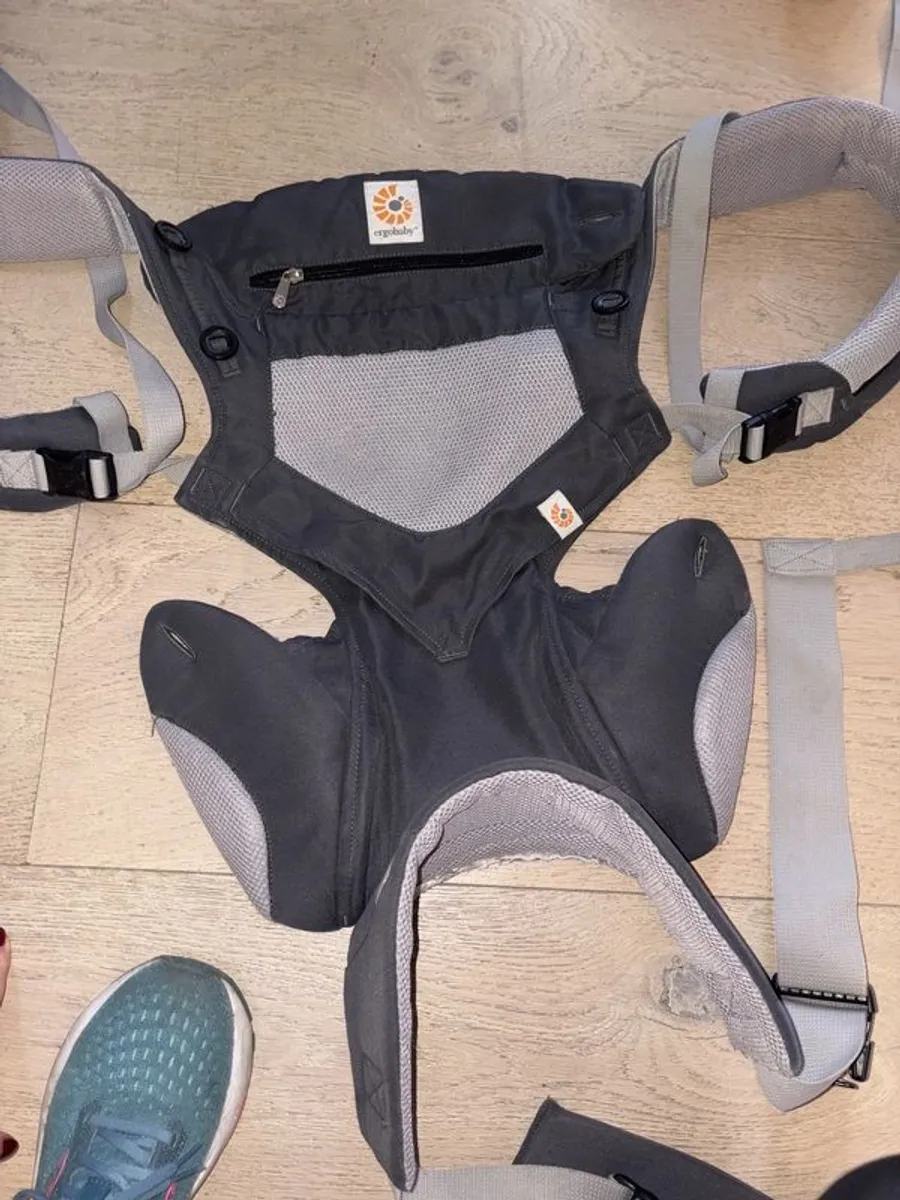 ergobaby carrier - Image 1