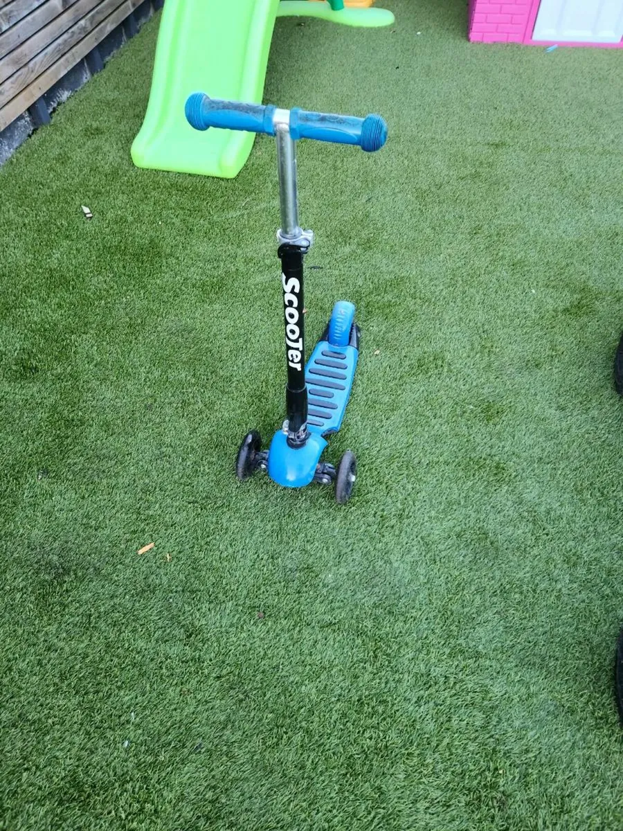 Child's scooter 3 to 5 year olds - Image 1