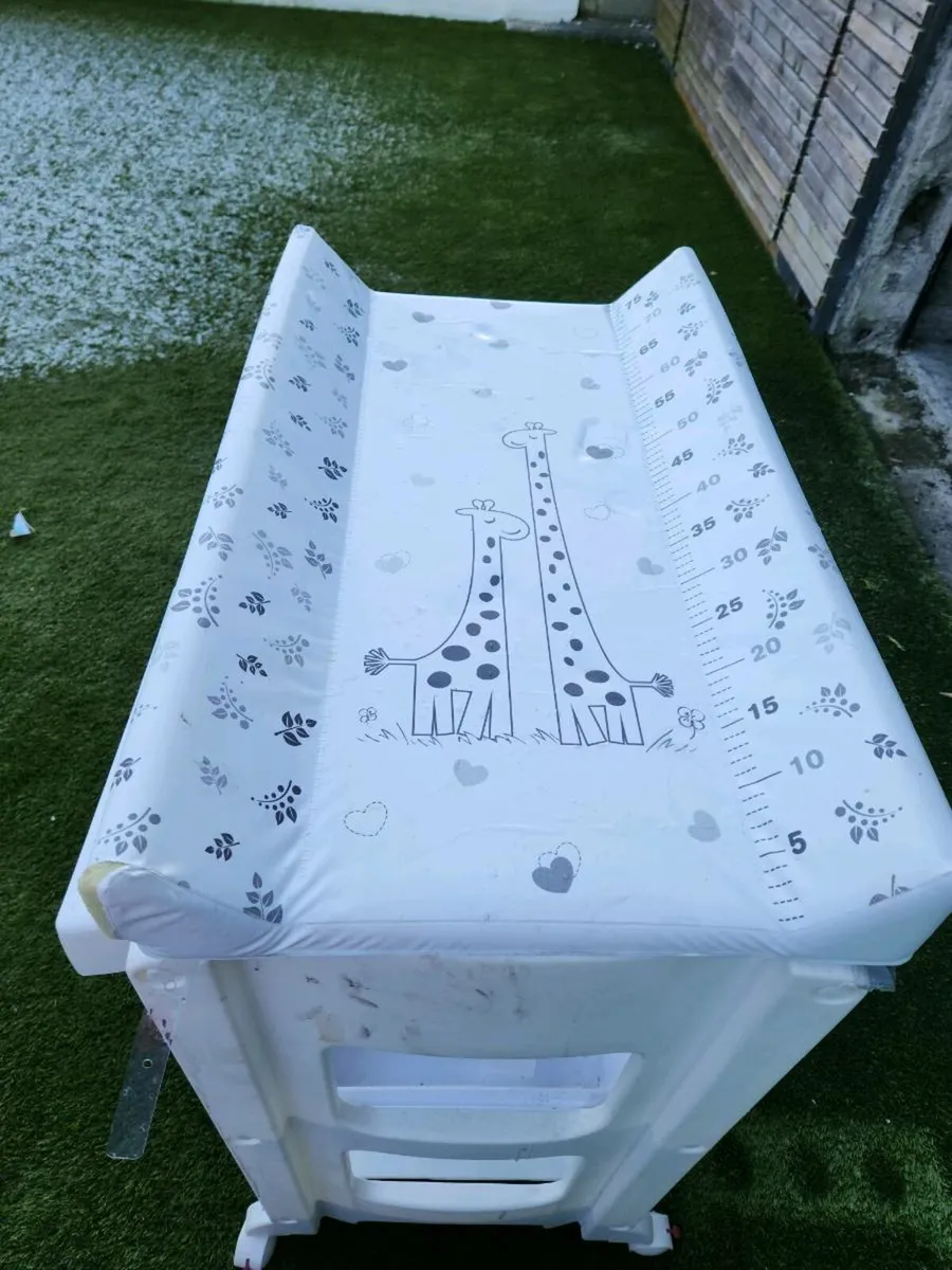 Baby changing table - Image 3