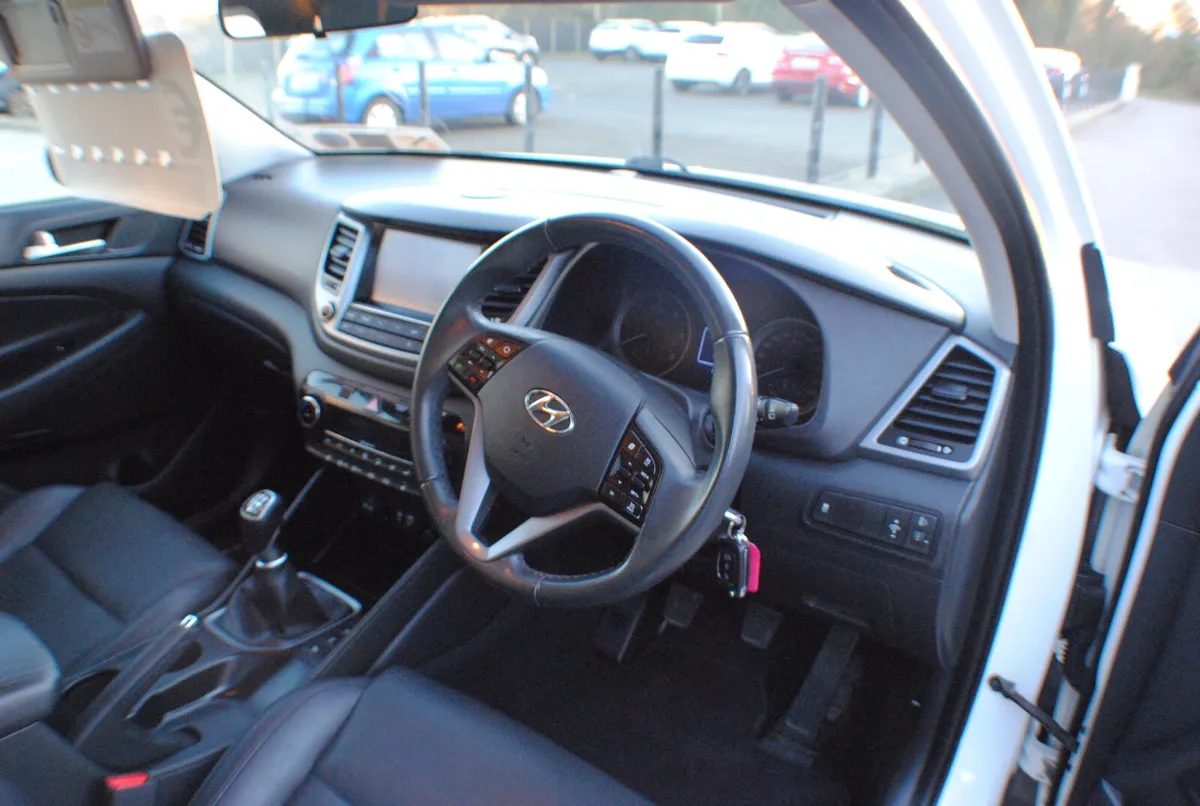 Hyundai Tucson 2016 1.7D EXECUT 5DR SUV - Image 4