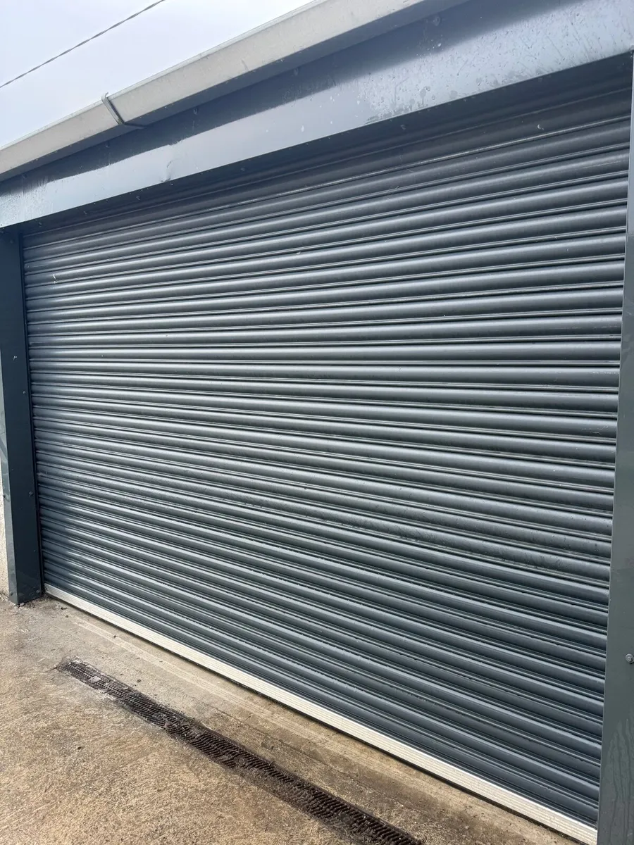 Garage roller door - Image 1