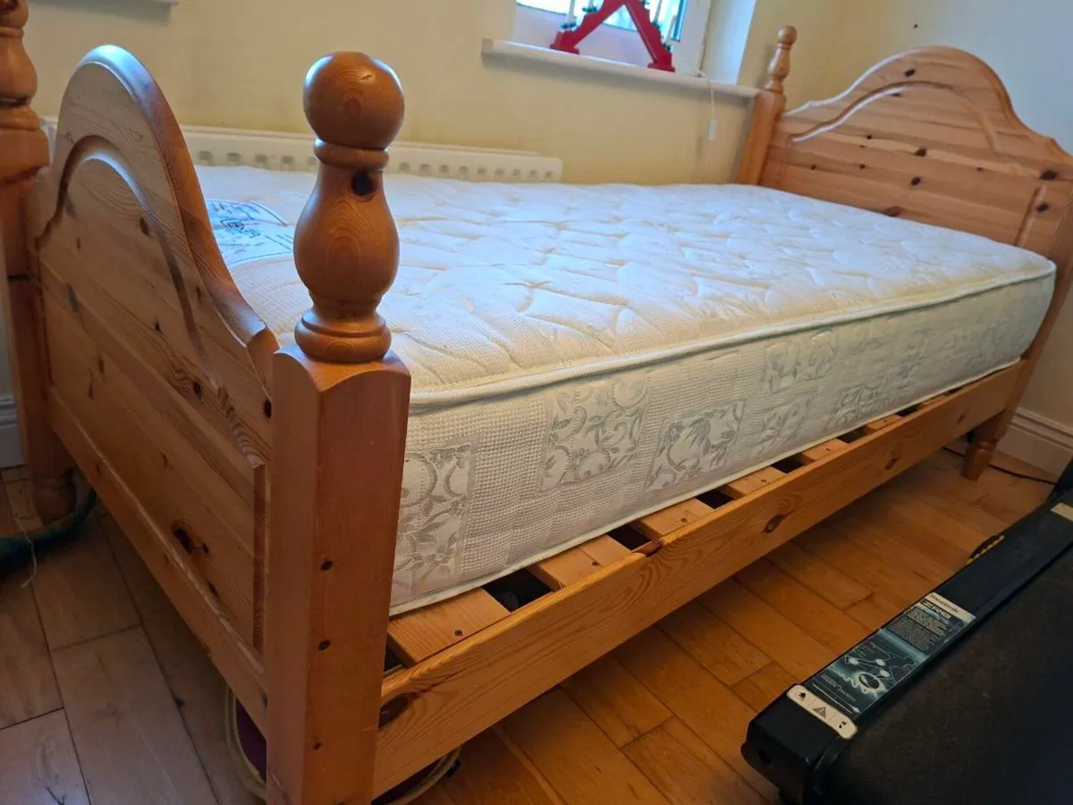 Two single beds - Image 4