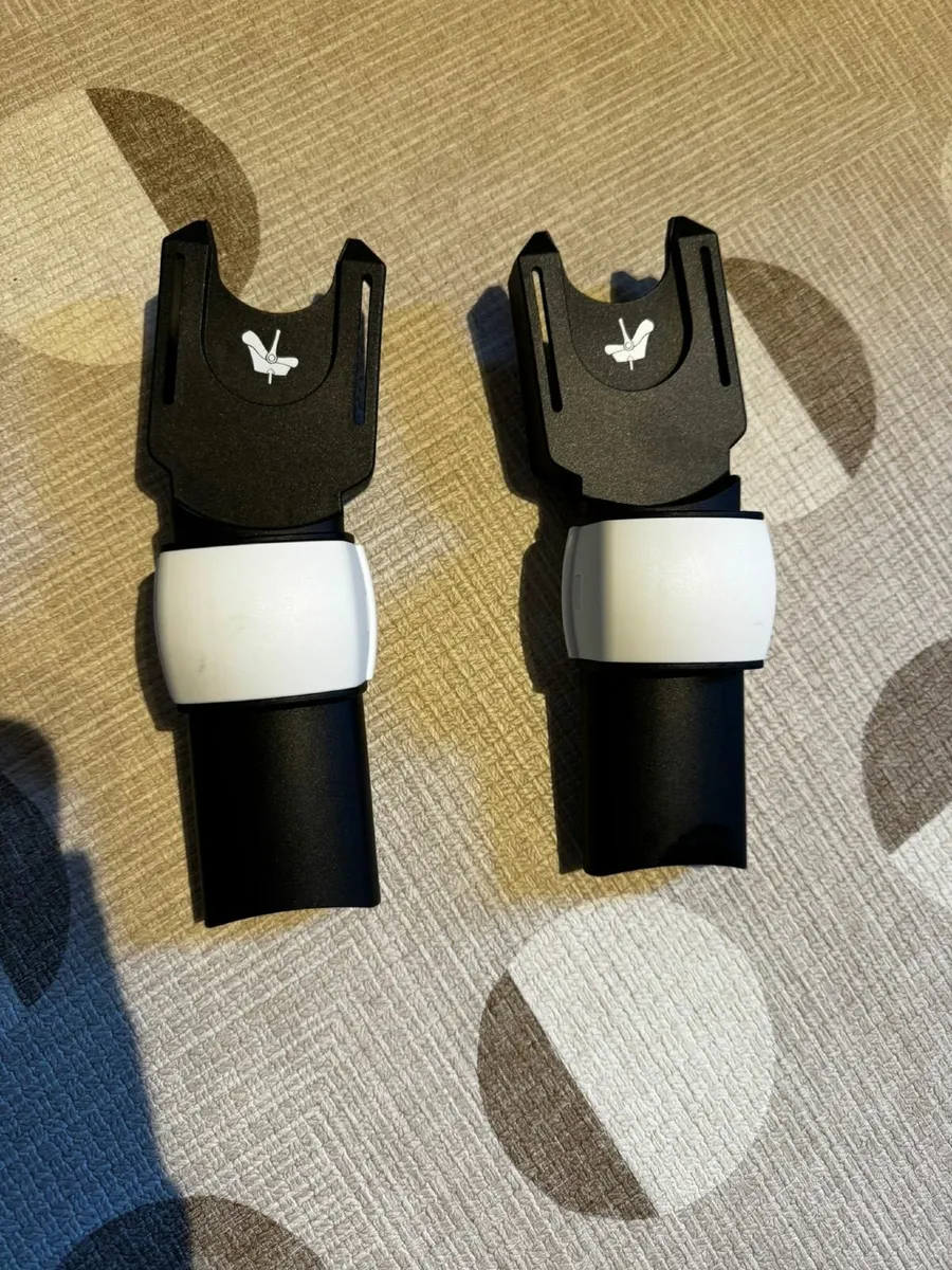 Bugaboo Fox adaptor for Maxi Cosi car seats - Image 1